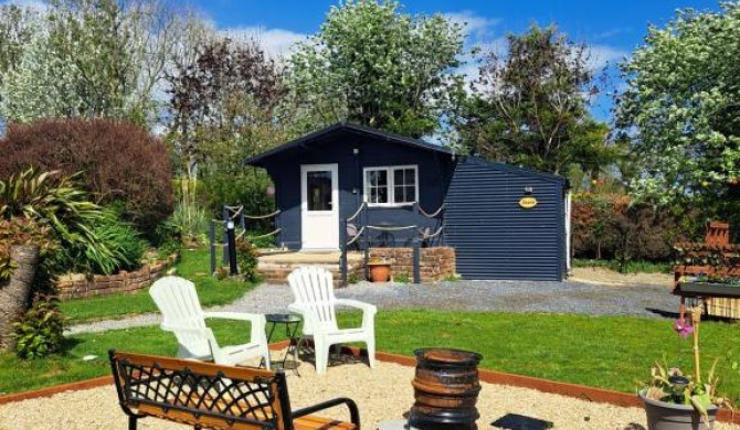 Delightful Studio Log Cabin , with Sauna