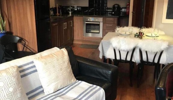 Centre of Dingle Town - Luxury Holiday Apartment