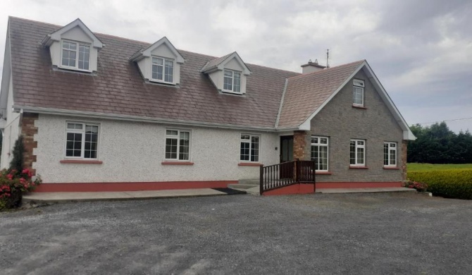Immaculate Spacious 5 Bed House in Ballaghaderreen