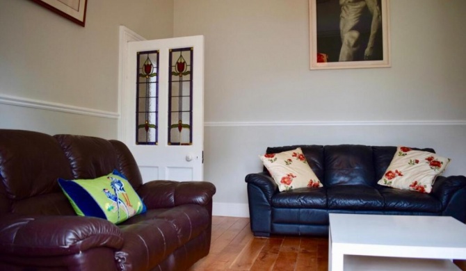 Stylish 2 Bedroom Cottage Near Botanical Gardens