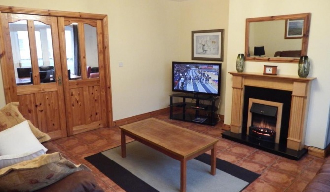 Acorn Lodge - Deluxe 3 Bedroom House in Killarney Holiday Village