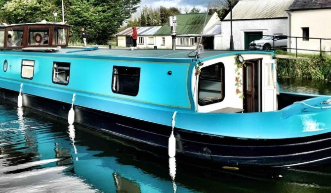 Fab houseboat, no experience required!