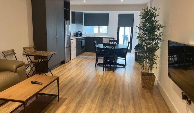 Apt 3 Silver Spruce - Killarney Town Free Parking