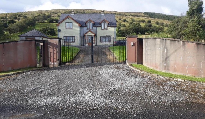 Inviting 4-Bed House in Drumshanbo