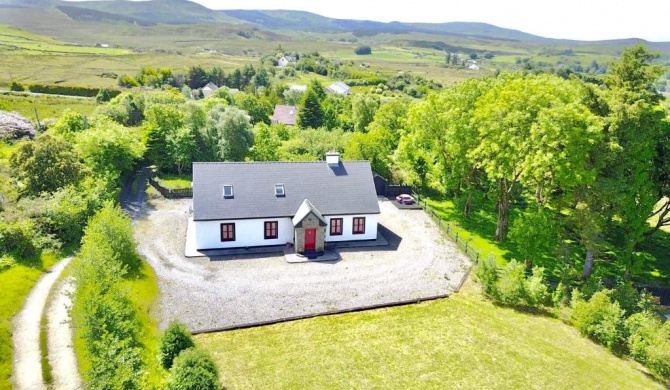 Red Deer Cottage near Connemara National Park in Letterfrack