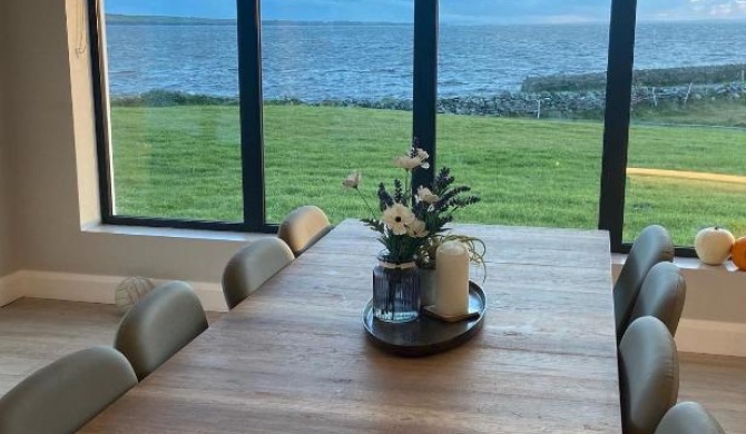 Spectacular ocean views & minutes to Cliffs- Clahane Shore Lodge