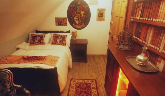 Self Catering private Harry Potter room with Outdoor Hot Tub