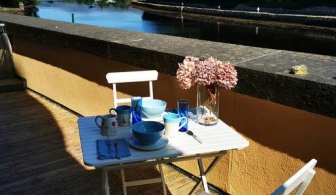 sleeps 4 balcony overlooking harbour Walkers /cyclists /water paradise