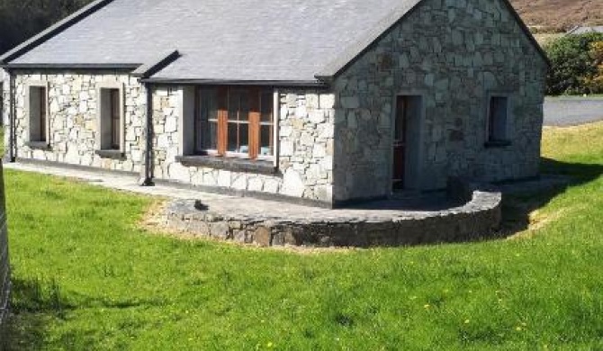 Kearneys Cottage, Dugort, Achill Island, County Mayo - 3 Bedroom Sleeps 6
